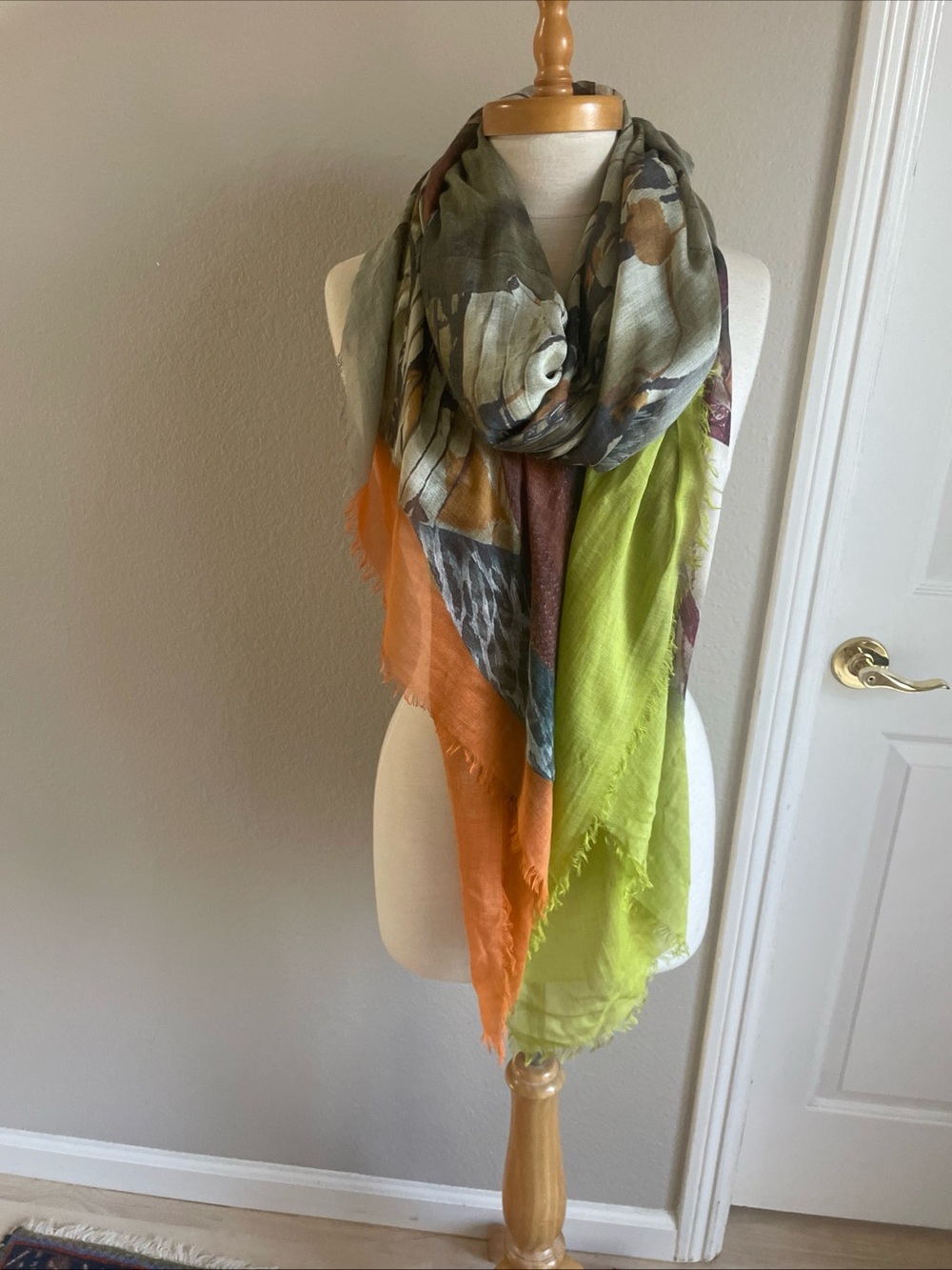 NWT Franco Ferrari/Intermix Danao Outfit Shawl Scarf 75”x 50”Modal Silk Italy